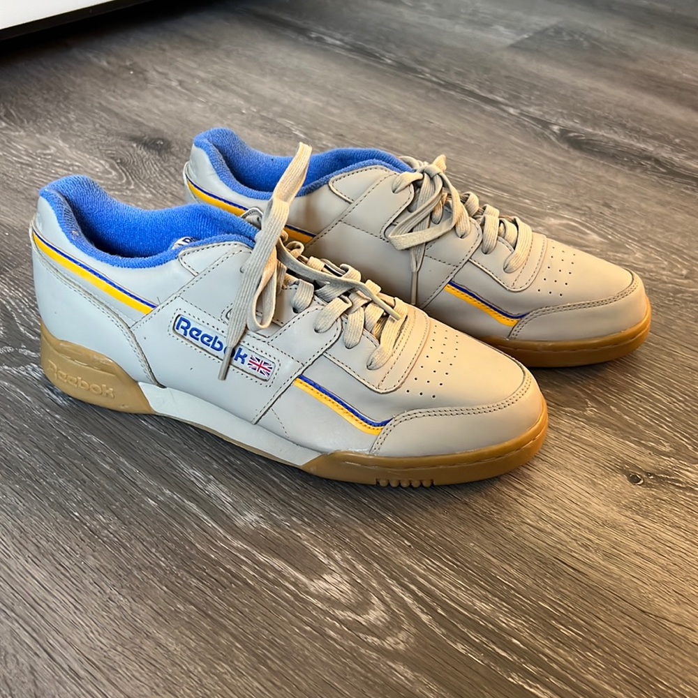 Never Worn Men’s Classic Reebok Sneaker - Size 9
